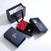 Colar trevo da sorte + caixa com 6 rosas - Lojas Promorin