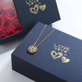 Colar trevo da sorte + caixa com 6 rosas - Lojas Promorin
